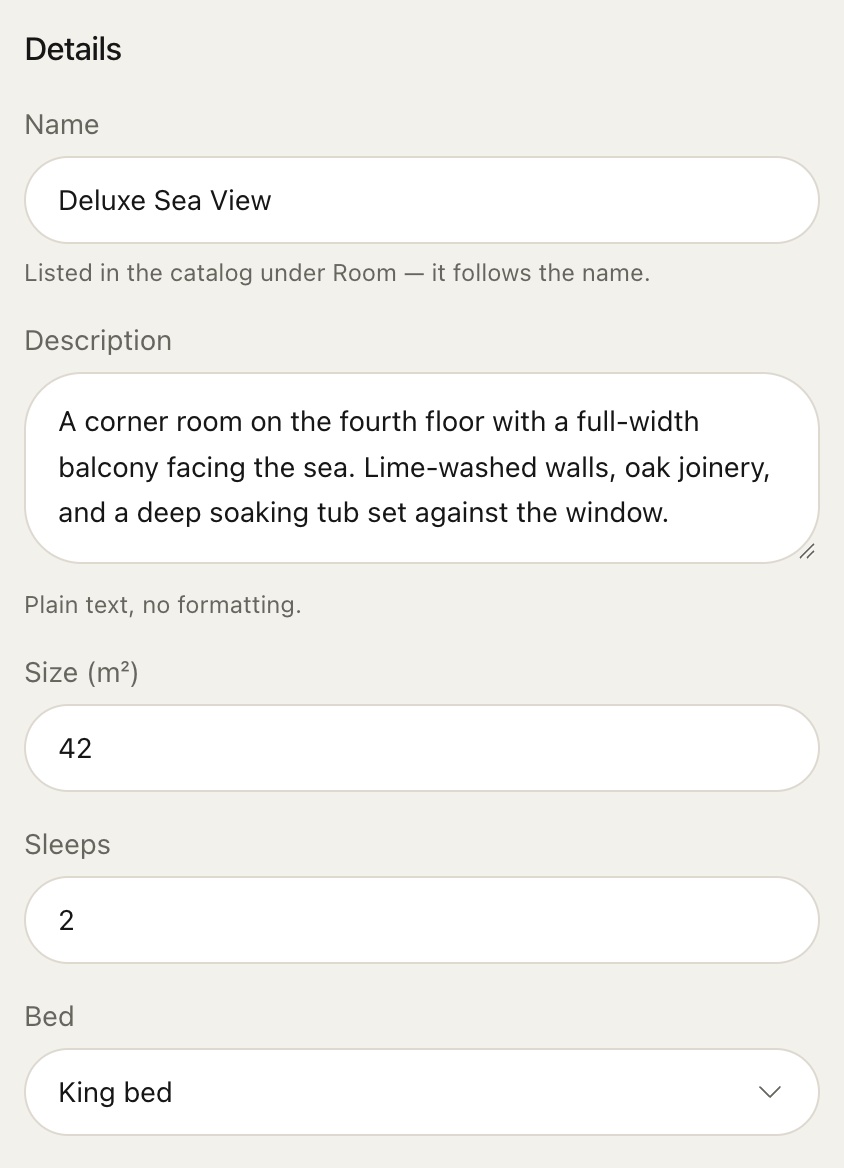 Room catalog editor with complete name, description, floor area, capacity and bed controls